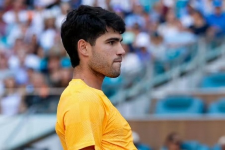 Alcaraz & khoảnh khắc gây sốc: Quát tháo ban huấn luyện, nội bộ nghi rạn nứt?