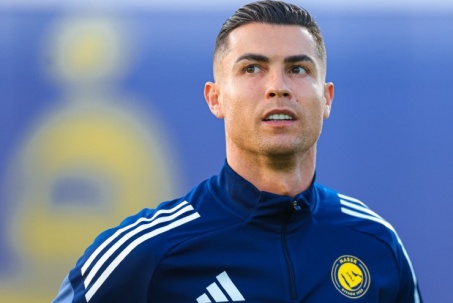Ronaldo lập siêu phẩm đánh gót cực dị, cười hớn hở chờ ngày tái xuất