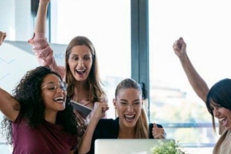 4 kiểu đồng nghiệp tưởng là thân thiết ai ngờ kéo bạn vào 'drama' lúc nào không hay