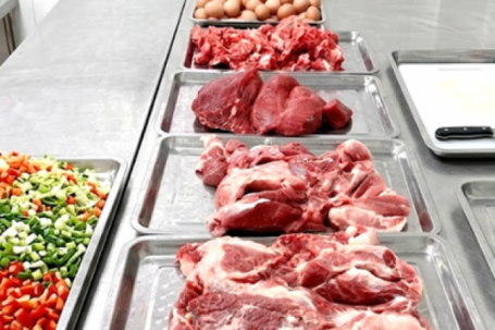 Vụ 300 tấn thịt lợn bệnh: ‘Con tôi đã ăn gì ở trường suốt thời gian qua?