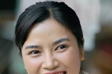 Cô gái làng chài cứu cả bộ phim Việt giờ vàng