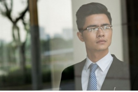 Sinh viên thuê kính thông minh AI để gian lận thi cử