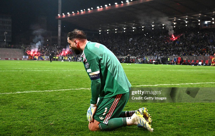 Thủ môn&nbsp;Donnarumma bất lực trong loạt sút luân lưu