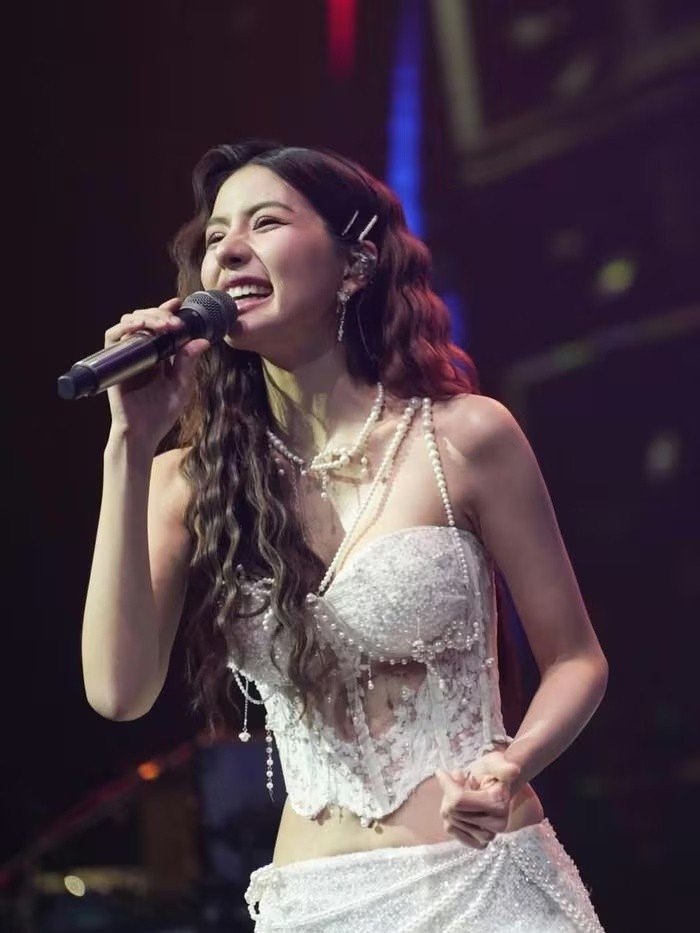 Tiết lộ sốc của nữ ca sĩ 32 tuổi vừa đăng quang Hoa hậu Hòa bình Thái Lan - 6