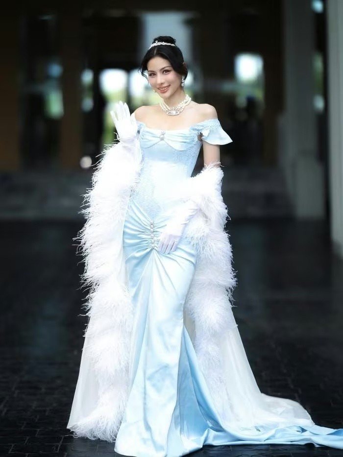 Tiết lộ sốc của nữ ca sĩ 32 tuổi vừa đăng quang Hoa hậu Hòa bình Thái Lan - 10