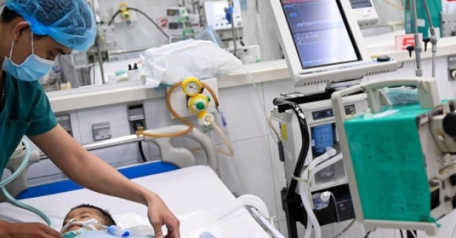 48 giờ mắc tay chân miệng, trẻ ngưng thở, lọc máu khẩn ở bệnh viện tuyến cuối