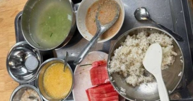 Phụ huynh "tố" suất ăn bán trú của con "nghèo dinh dưỡng", Trường mầm non Việt Ý 1 nói gì