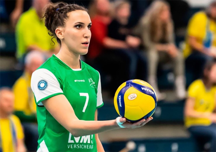 Ngoại binh người Đức Ivana Vanjak với chiều cao 1m93