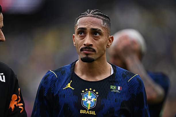 Raphinha sẽ nghỉ hơn 1 tháng cho Barcelona sau khi bị đau trên ĐT Brazil