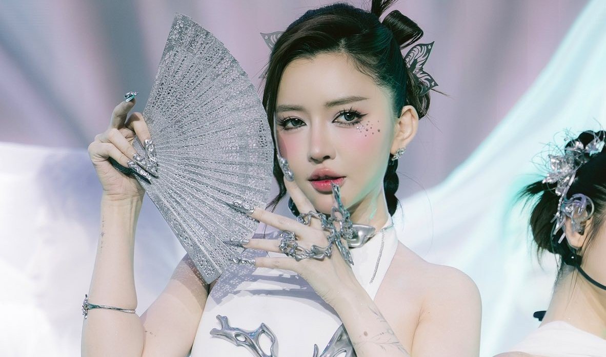 Thủy Tiên, Bích Phương từng vướng ồn ào hát nhép.