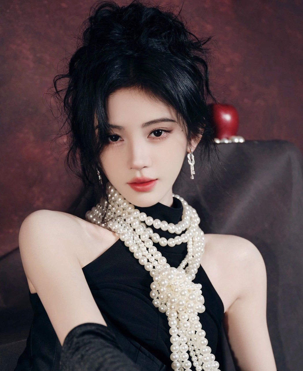 Siba Media liên tục công khai thu nhập của Cúc Tịnh Y, nhằm kích động tâm lý thù ghét người giàu và nghệ sĩ của đám đông dư luận.