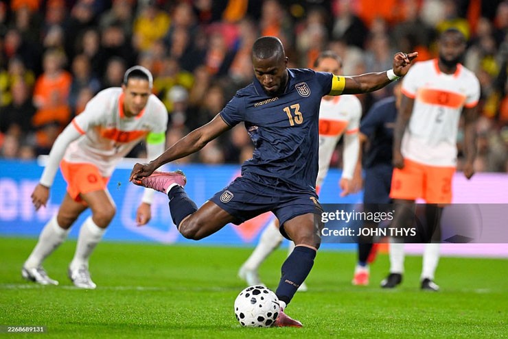 Ecuador trừng phạt Hà Lan