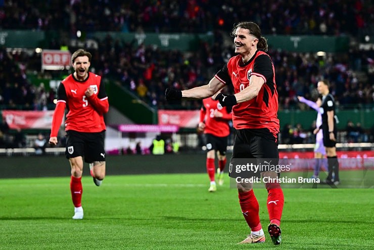 Cựu sao MU Sabitzer ăn mừng