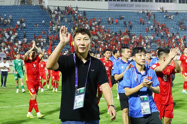 ĐT Việt Nam thăng tiến vào tốp 100 trên bảng xếp hạng FIFA sau trận thắng Malaysia.