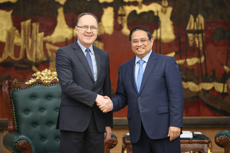 Thủ tướng Phạm Minh Chính tiếp Đại sứ Nga tại Việt Nam G. Bezdetko. Ảnh: VGP