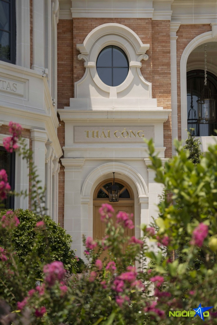 Thái Công chi 2 tỷ đồng làm 'khu vườn châu Âu' trong dinh thự 2.000 m2 - 9