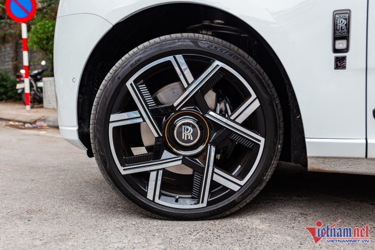 Đi 500km, đại gia Hà Nội bán xe siêu sang Rolls-Royce Cullinan 2025 lỗ tiền tỷ - 7