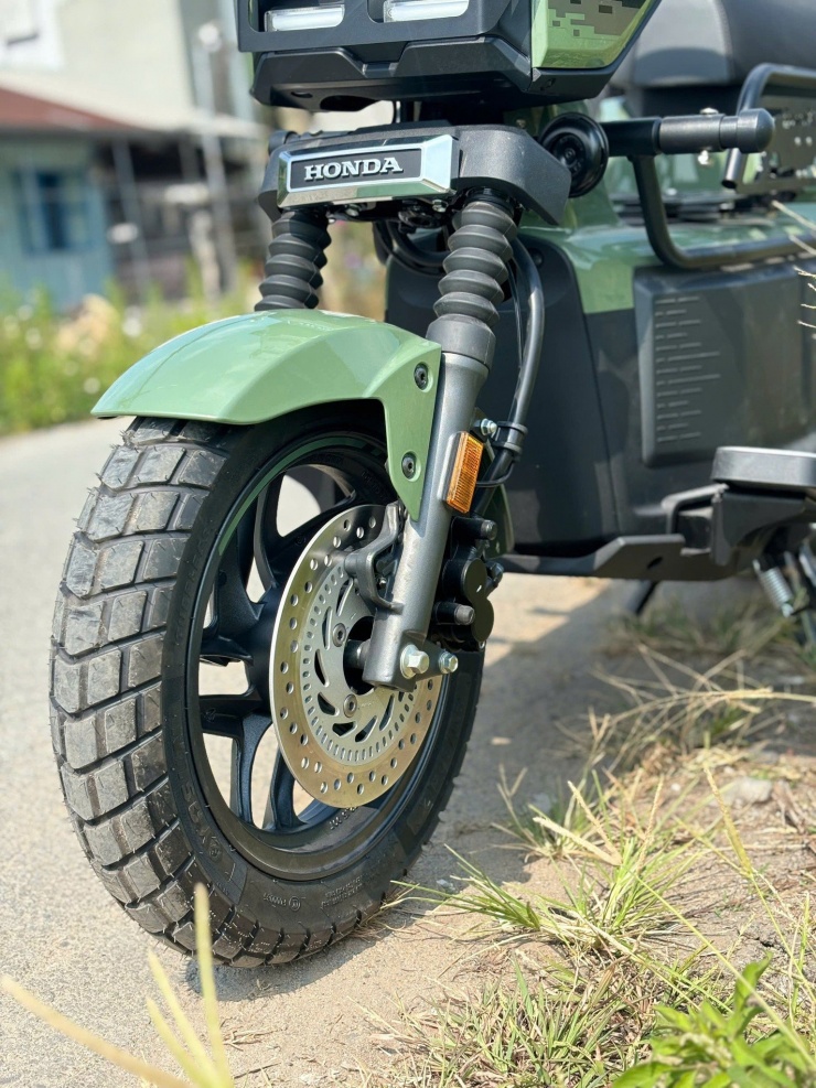 Xe tay ga Honda Square X125 thiết kế dị kiểu hộp vuông, giá đắt gần 100 triệu - 6