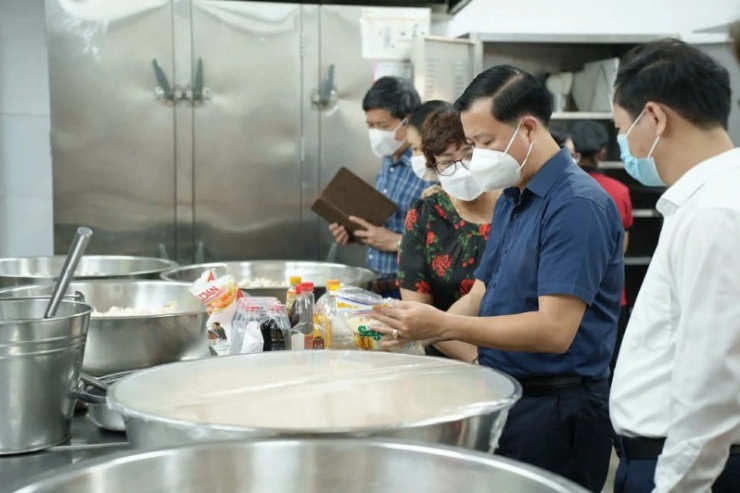 Tăng cường kiểm tra bếp ăn bán trú học đường, kịp thời phát hiện vi phạm về ATTP.