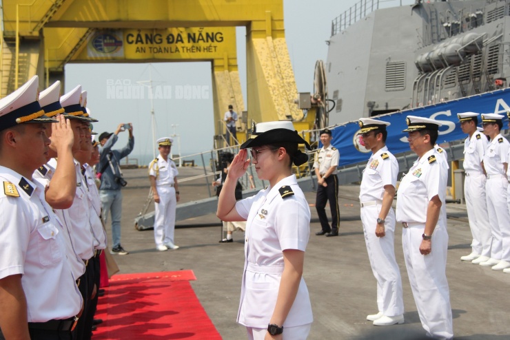 Nữ thủy thủ Nhật Bản rạng rỡ khi đến Đà Nẵng