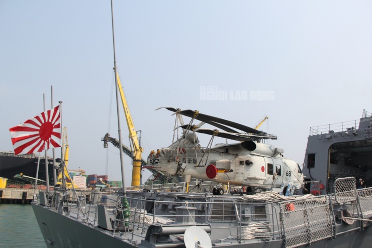 Tàu Asahi 119 trang bị trực thăng săn ngầm nhằm thực hiện các nhiệm vụ chiến đấu và cứu hộ