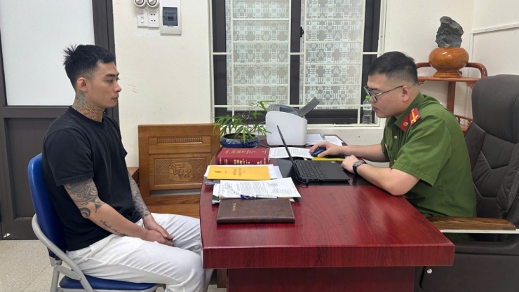  Đối tượng truy nã đặc biệt nguy hiểm Nguyễn Trường Sơn (thường gọi là "Sơn điên") tại cơ quan công an 