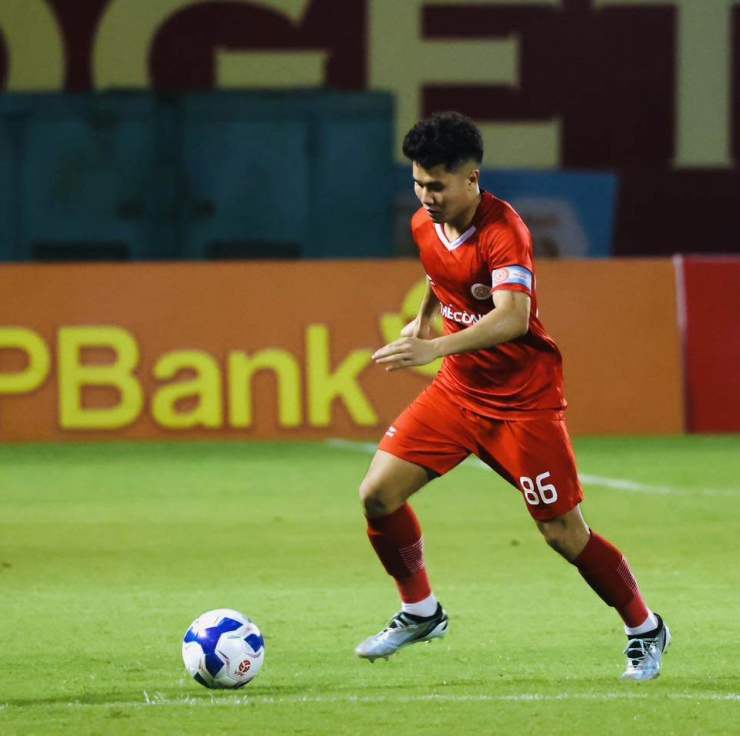 Trương Tiến Anh trưởng thành và bắt đầu thi đấu chuyên nghiệp ở CLB Thể Công Viettel