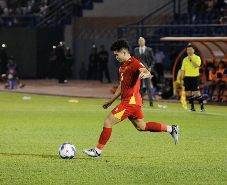 Trương Tiến Anh chỉ cao 1m68 nhưng vẫn nổi bật nhờ những kỹ năng khác