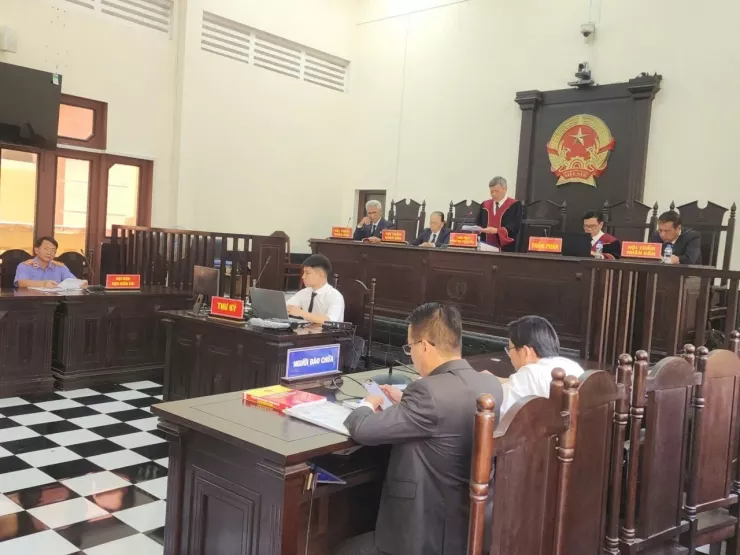 Quang cảnh hội đồng xét xử.