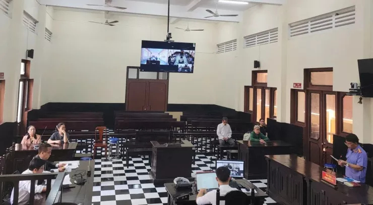 Quang cảnh xét xử trực tuyến.