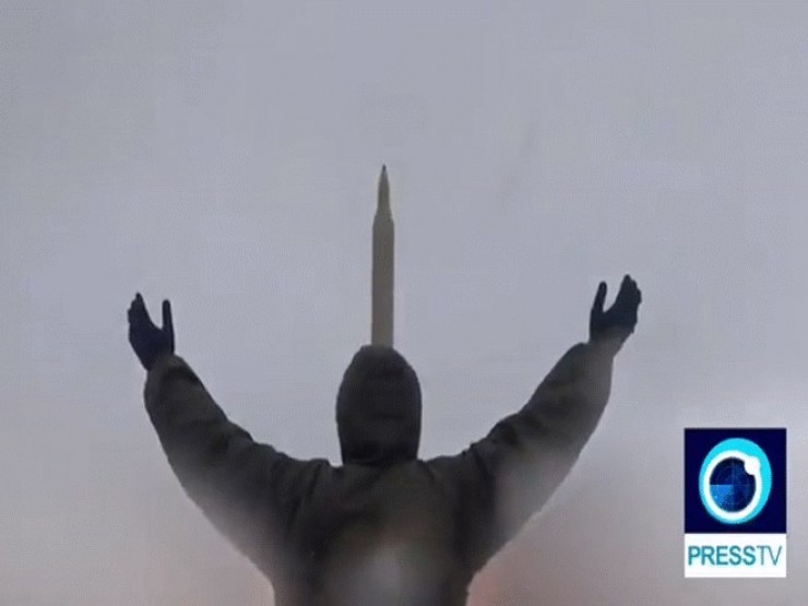 Iran phóng hơn 100 tên lửa hạng nặng và máy bay không người lái tấn công mục tiêu quân sự Mỹ và Israel