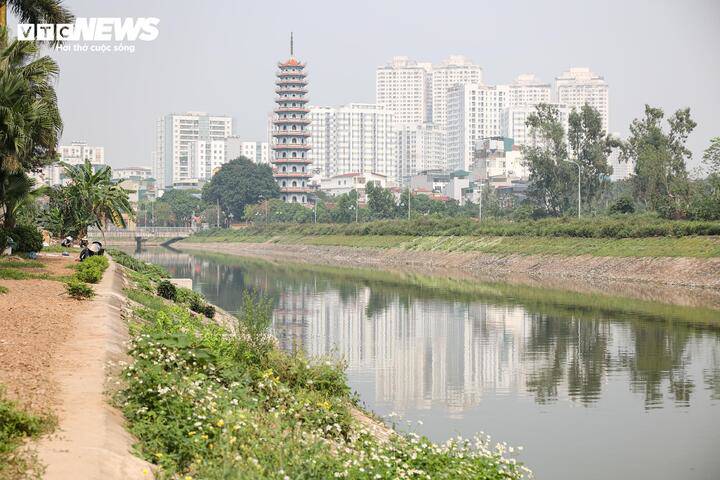 Sau 6 tháng hồi sinh, dòng 'sông chết' ở Hà Nội thay đổi ra sao? - 2