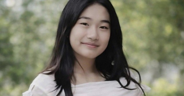 Người cha ở Đồng Nai mang ảnh con gái mất liên lạc gần 1 tháng đến TPHCM rong ruổi tìm kiếm