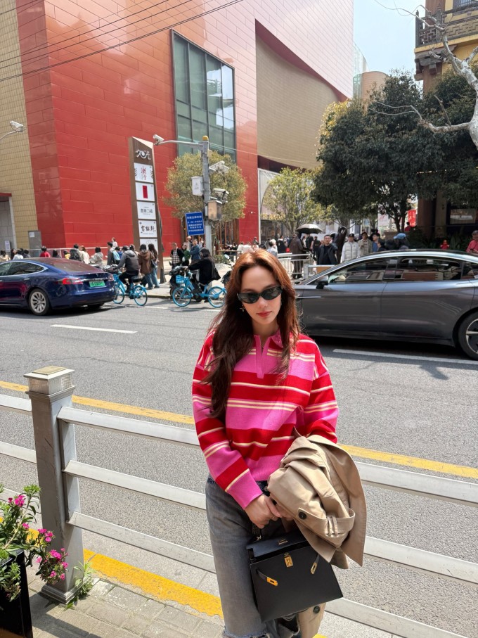 Ảnh sao 2/4: Hồng Nhung được khen đi chợ cũng sành điệu - 4