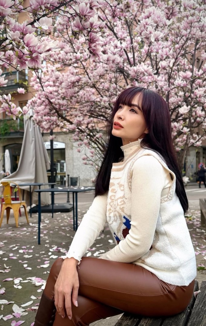 Ảnh sao 2/4: Hồng Nhung được khen đi chợ cũng sành điệu - 3