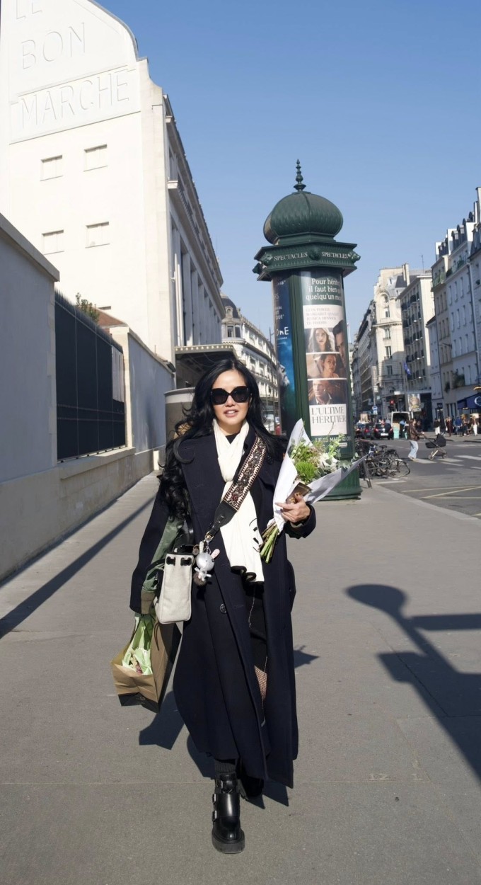 Ảnh sao 2/4: Hồng Nhung được khen đi chợ cũng sành điệu - 1