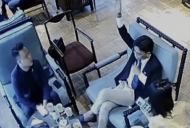 Hình ảnh ghi lại diễn biến vụ việc. Ảnh cắt từ clip