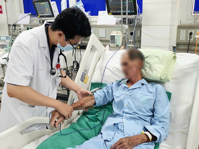 Một bệnh nhân nhiễm liên cầu khuẩn lợn điều trị tại Bệnh viện Bạch Mai