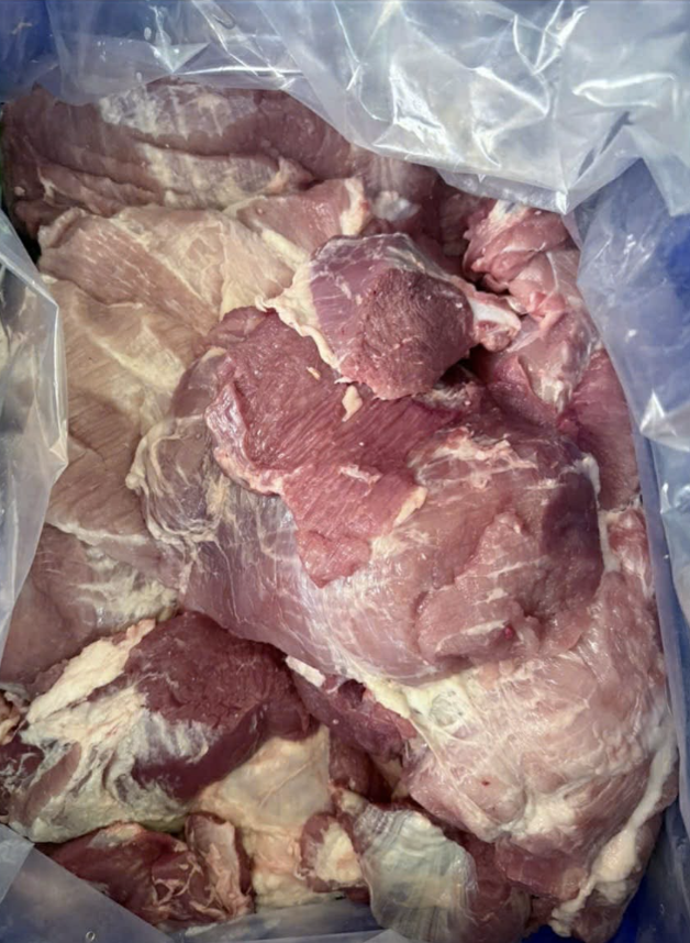 Phụ huynh trường sử dụng thịt lợn Công ty Cường Phát: "Chúng tôi trực tiếp ngửi từng miếng thịt, căm phẫn quá" - 2