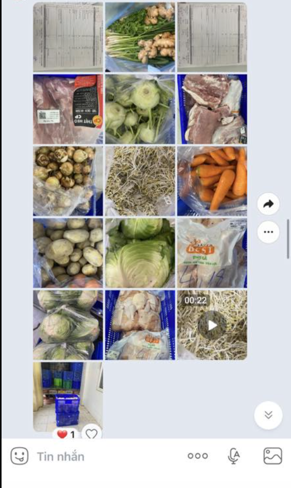 Phụ huynh kiểm tra thực phẩm và báo cáo trong nhóm lớp. Ảnh: NVCC