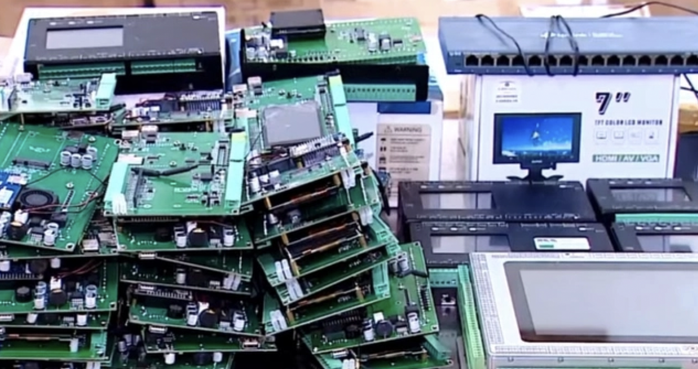 Các thiết bị sử dụng để can thiệp, chỉnh sửa dữ liệu quan trắc môi trường - Ảnh: VTV