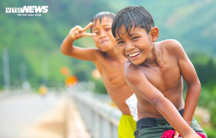 Ông Khổng Hữu Kiên, Chủ tịch UBND xã Đam Rông 4 cho biết, con đường ĐT.722 hoàn thành góp phần thúc đẩy kinh tế địa phương, nâng cao đời sống nhân dân tại đây. Bên cạnh đó, con đường đã tạo điều kiên thuận lợi giúp xóa nhòa khoảng cách về y tế, giáo dục và mở đường cho du lịch địa phương phát triển.