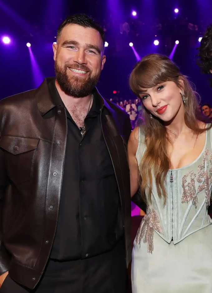 Taylor Swift và Travis Kelce. Ảnh: iHeartRadio
