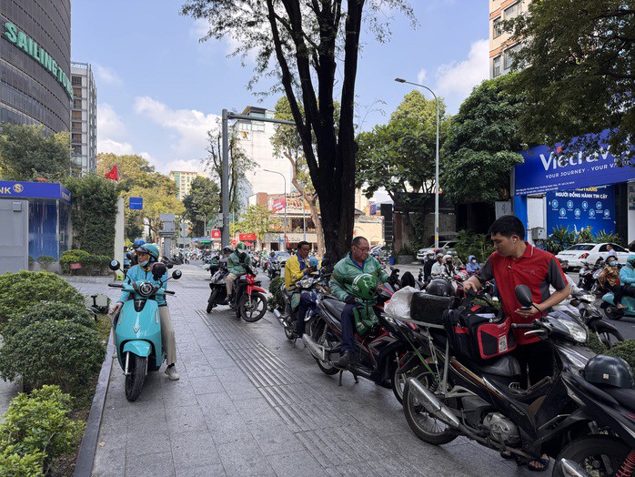 Đối tác tài xế xe công nghệ được hỗ trợ tiền xăng