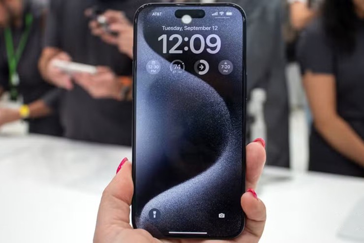 Bản Pro của iPhone ra mắt trước một năm vẫn "tốt hơn" mẫu iPhone thường mới nhất.