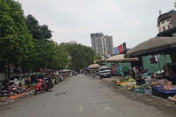 Hà Nội: Nhếch nhác cảnh hàng quán, chợ cóc chiếm dụng vỉa hè, lòng đường và đất dự án ở Từ Liêm