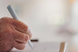 Không được thừa kế 17 tỷ, con trai òa khóc nức nở khi đọc di chúc của cha