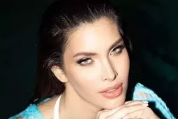 Cô gái thông thạo 5 thứ tiếng đăng quang hoa hậu