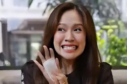 Khám túi sao: Thanh Thúy khoe chiếc túi 'hoa tulip' mua khi du lịch châu Âu một mình