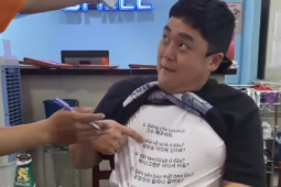 Du khách Hàn mặc áo in tiếng Việt để 'né' rau mùi